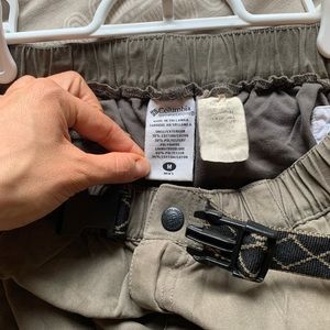 *SOLD* Mens Columbia hiking pants